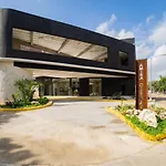 Luxury 3Bd Apartment With Balcony And Rooftop Pool