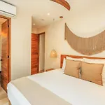 Eco Luxury With Garden Bathtub And Private Pool