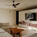 Private Jungle - Pool & Concierge For 21 *