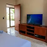 Stunning 4br Tropical Chic With Private Pool Garden & Modern Comforts Villa