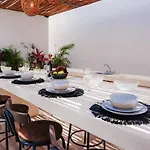 Stunning 4br Tropical Chic With Private Pool Garden & Modern Comforts