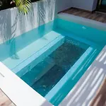 Villa Stunning 4br Tropical Chic With Private Pool Garden & Modern Comforts *