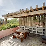 Modern 3br With 2 Pools & Rooftop Lounge