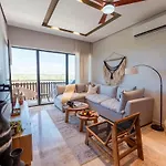 Amira - Stylish Penthouse With Rooftop Pool & Sea Horizon