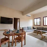 Luxe Ground-Floor 3Br Jungle Haven With Plunge Pool