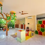 Modern Retreat With Private Garden And Jacuzzi