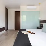 Apartamento Maria - Modern 2br Retreat With Pool *