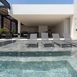Maria - Modern 2br Retreat With Pool Apartamento