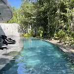 3 Bed Apartment Sleeps 6 - Private Pool & Hot Tub