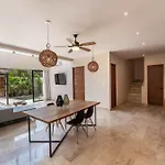 Chic 6br Dual With 4 Private Pools & Concierge Villa