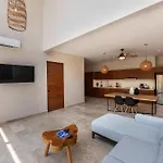 Chic 6br Dual With 4 Private Pools & Concierge Villa