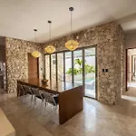 Chic 6br Dual With 4 Private Pools & Concierge