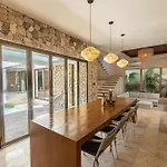 Chic 6br Dual With 4 Private Pools & Concierge Villa *