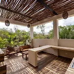 Chic 6br Dual With 4 Private Pools & Concierge Villa