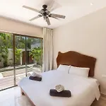 Villa Chic 6br Dual With 4 Private Pools & Concierge