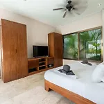 Chic 6br Dual With 4 Private Pools & Concierge Villa