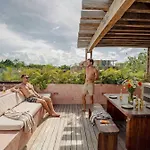 Modern 3br With 2 Pools & Rooftop Lounge *