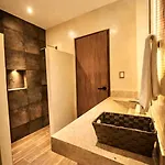 Modern 2 Bedroom 2 Bathroom In Apartamento *