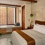 Fantastic 6br Luxury Penthouse 12ppl Rooftop Pool & Bathtub