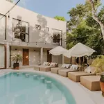 Jungle Villa - Dual Pools & Fire Pit - Sleeps 16