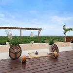 Penthouse With Rooftop Plunge Pool - Distant Ocean