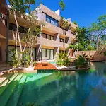 *Jungle Ph W/Pool, Close To Downtown & Beach