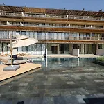 Modern 2Br Apartment With Pool & Gym