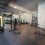 Modern 2Br Apartment With Pool & Gym