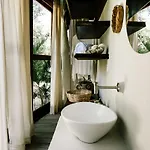 Mamasan Treehouses & Hotel 4*