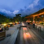 Mamasan Treehouses & Cabins