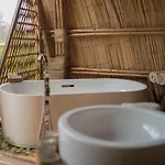 Mamasan Treehouses & Hotel
