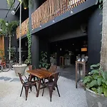 Aroma & Club Hotel