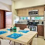 Anam 1 Bedroom Apartment With Balcony Sleeps 3