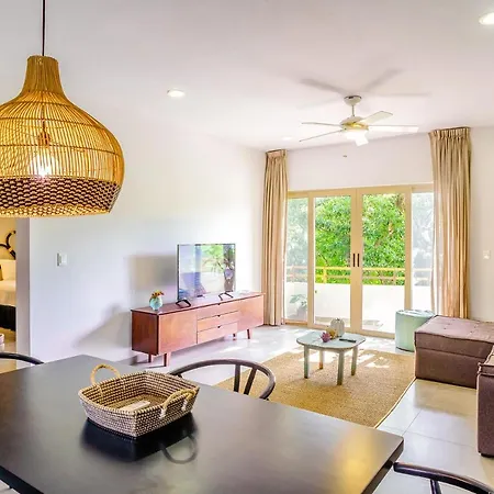 Complex With An Alluring Pool & Tropical Vibes By Stella Rentals! Apartamento
