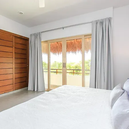 Complex With An Alluring Pool & Tropical Vibes By Stella Rentals! Apartamento *