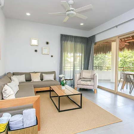 Complex With An Alluring Pool & Tropical Vibes By Stella Rentals! Apartamento *