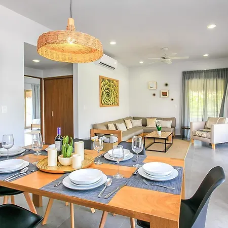 Apartamento Complex With An Alluring Pool & Tropical Vibes By Stella Rentals!