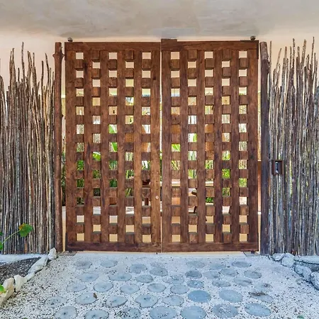 3 Bed Sleeps 6 - Private Pool & Hot Tub Tulum
