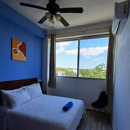 Cozy And Spacious By 10 Apartment