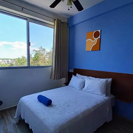 Cozy And Spacious By 10 Apartment