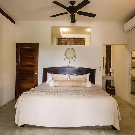 Hip Hotel