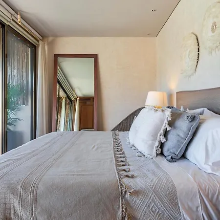 3 Bed Sleeps 6 - Private Pool & Hot Tub
