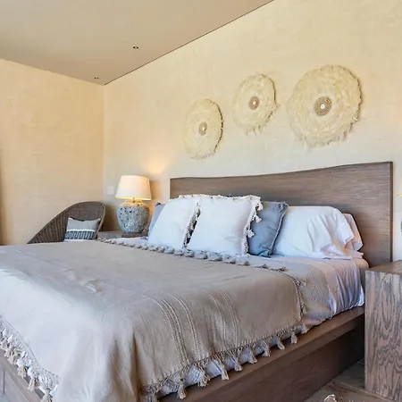 3 Bed Sleeps 6 - Private Pool & Hot Tub *