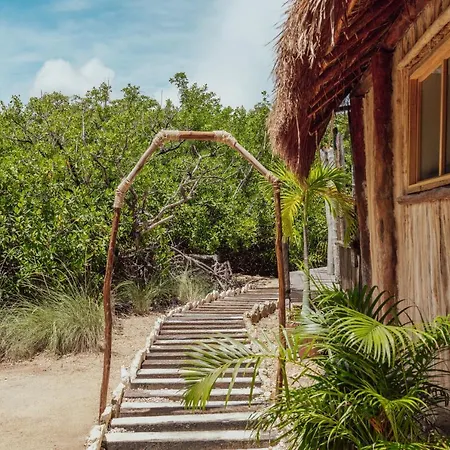 Yaxchen & Cenote Lodge