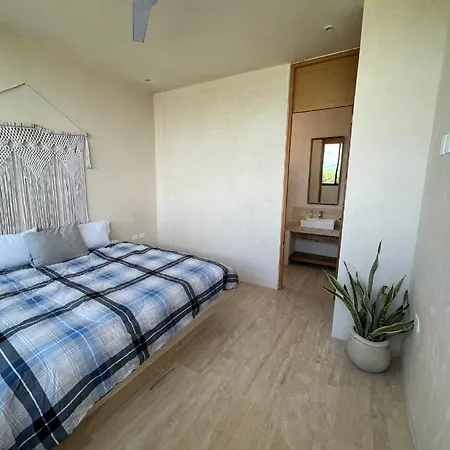 Apartment New Spacious 2 Level Penthouse W/ Pool