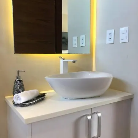 Near Beach+jungle Views. King Bed+220 Megs+2 Bikes Apartment