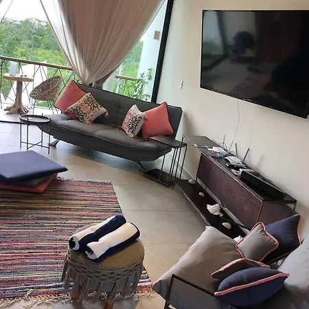 Near Beach+jungle Views. King Bed+220 Megs+2 Bikes Apartment *