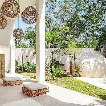 Apartment Near Beach+jungle Views. King Bed+220 Megs+2 Bikes Tulum