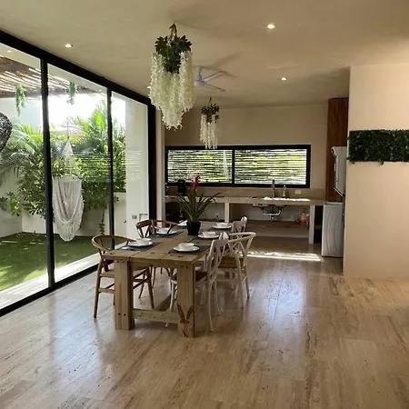 New Spacious 2 Level Penthouse W/ Pool Apartment *