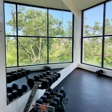 Near Beach+jungle Views. King Bed+220 Megs+2 Bikes Apartment